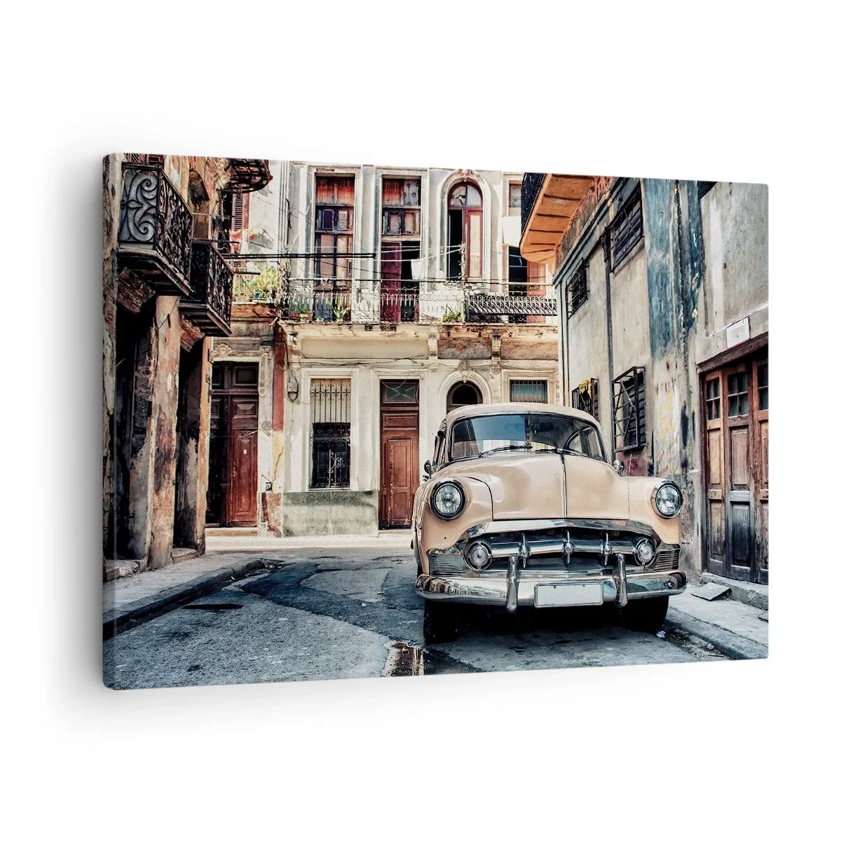 Canvas picture - A classic car against the backdrop of urban architecture - 70x50cm - Siesta in Havana - Modern wall decoration for the living room and bedroom ARTTOR